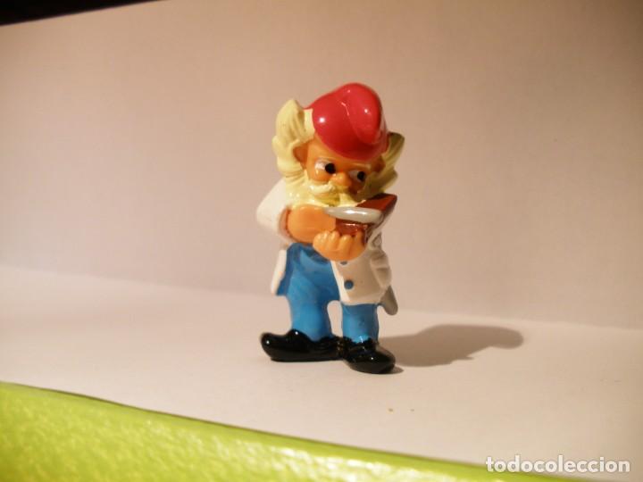 Figuras de Goma Kinder: KINDER - ENANITO PELUQUERO - Frisor Silberlocke - FERRERO 1992-G 9.
