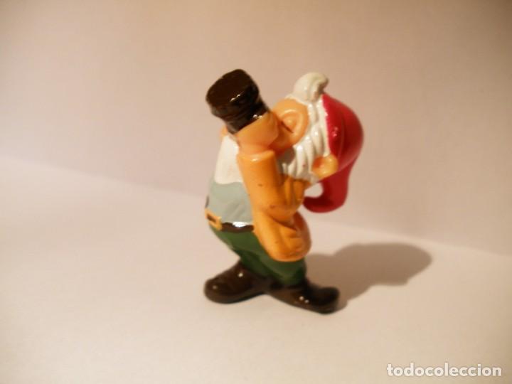 Figuras de Goma Kinder: KINDER - ENANITO BEBIENDO - FERRERO 1992-I1.