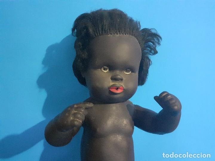 Figuras de goma y PVC: Mu&ntilde;eca Negra. Goma. - Foto 3