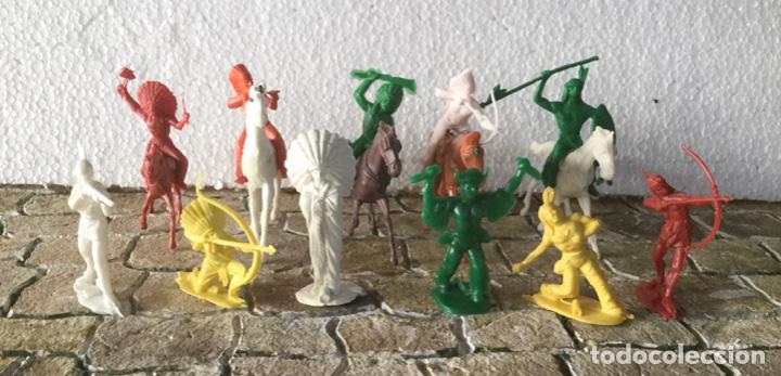 Figuras de goma y PVC: Indios y caballos (16 piezas) Comansi. A&ntilde;os 70 - Foto 1
