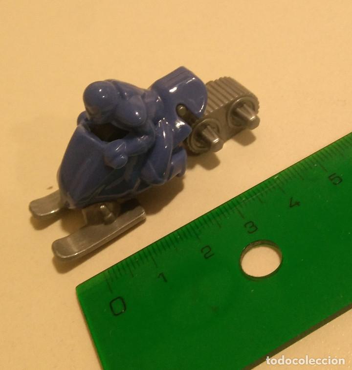 Kinder &Uuml;berraschung: kinder moto nieve esqui montable vehiculo