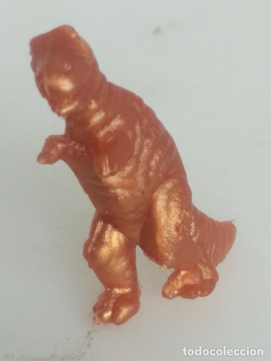 Figuras de goma y PVC: Mini dinosaurios de chicles tipo Dunkin - Foto 1