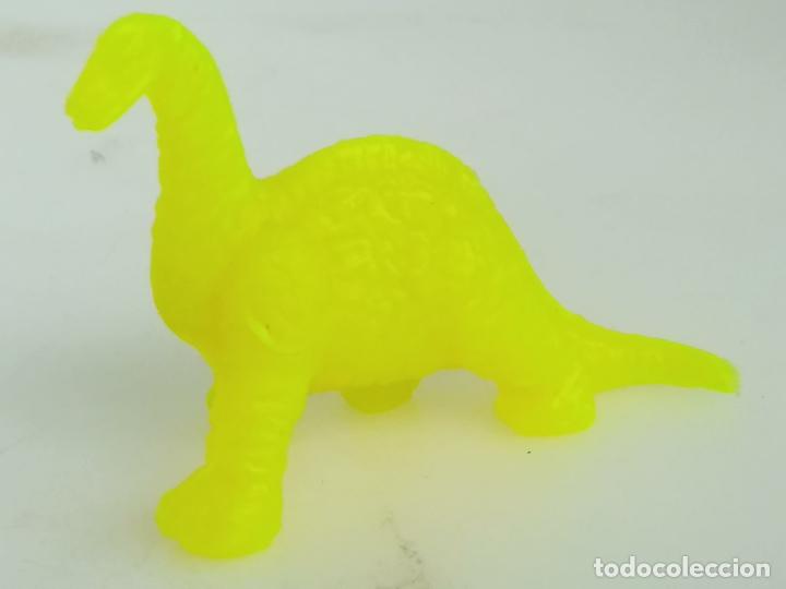 Figuras de goma y PVC: Mini dinosaurios de chicles tipo Dunkin - Foto 1