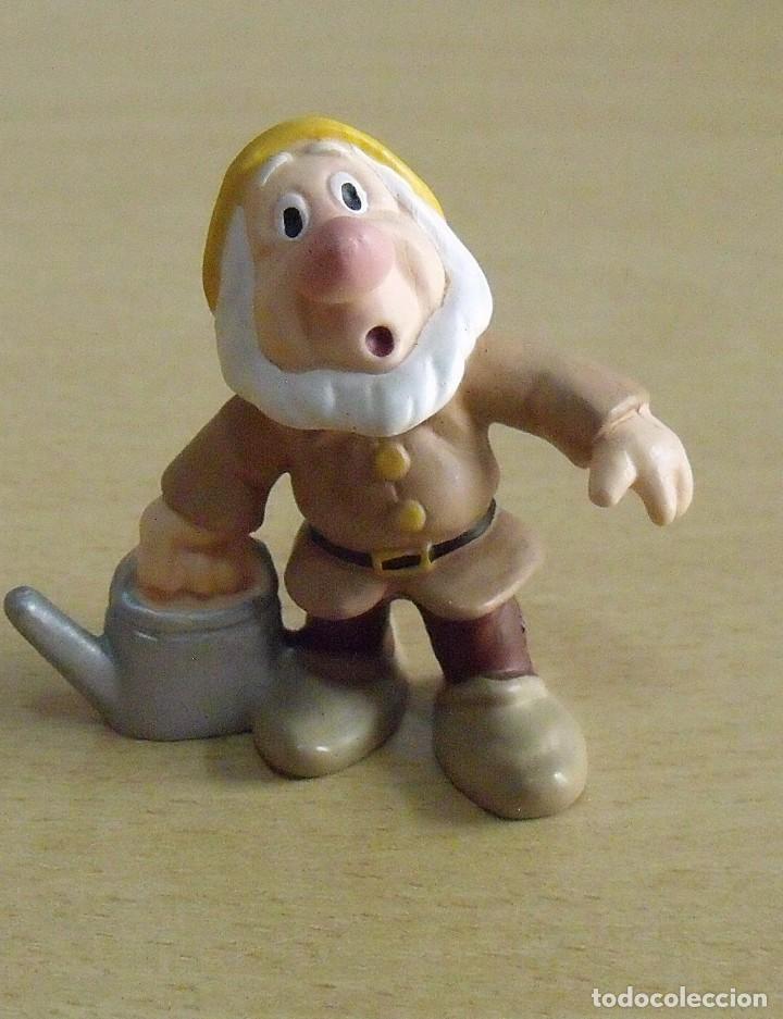 Rubber and PVC Figures: Enanito con regadora. Disney. Bully. Germany. Original. Buen estado. 6 cm. Pintado a mano.