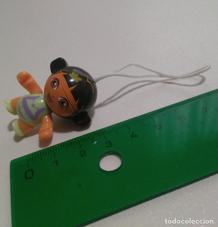 Kinder &Uuml;berraschung: KINDER TWIST HEAD DORA EXPLORADORA EXPLORER COLGANTE MU&Ntilde;ECA MINIATURA FIGURA