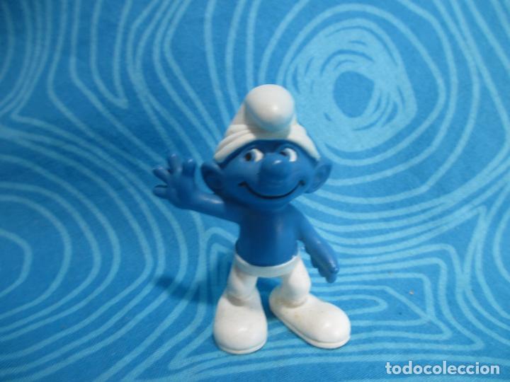 Figuras de goma y PVC: PITUFO,SALUDANDO, SCHLEICH 2010 - Foto 1