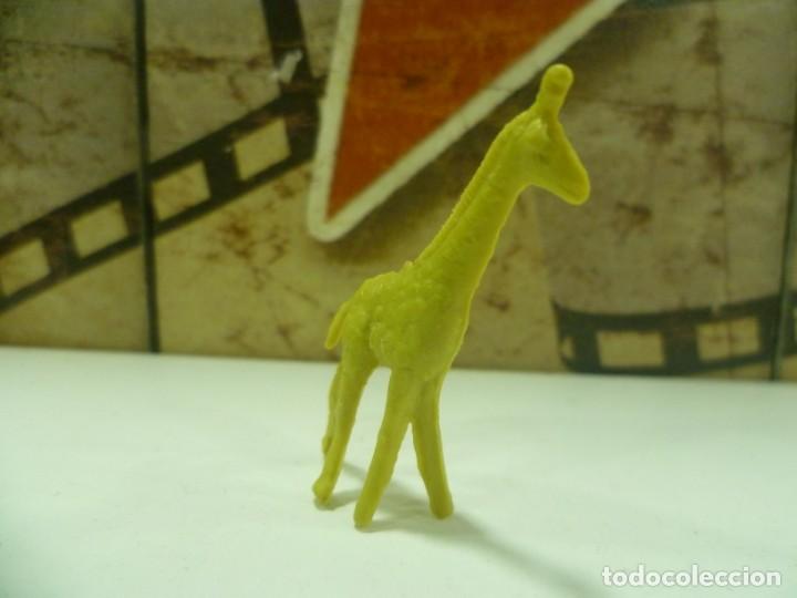 Figuras de goma y PVC: Figurita jirafa - Foto 1