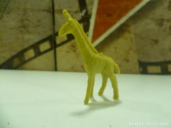 Figuras de goma y PVC: Figurita jirafa - Foto 2