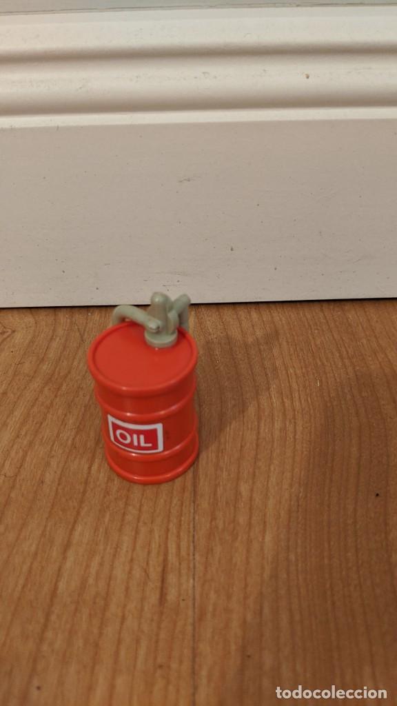 Gummi- und PVC-Figuren: LATA GASOLINA