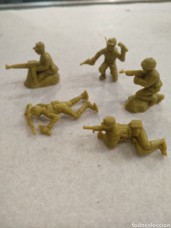 Figuras de goma y PVC: 10 soldados Dunkin. - Foto 2