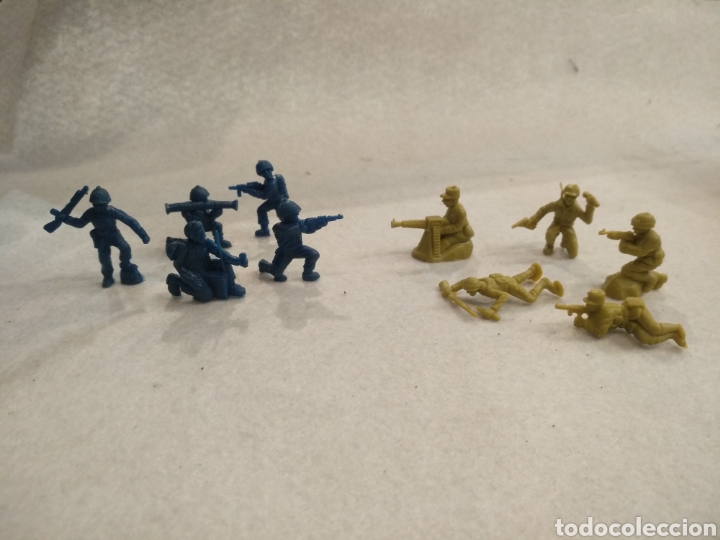 Figuras de goma y PVC: 10 soldados Dunkin. - Foto 1