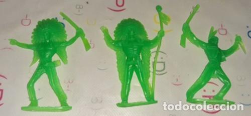 Figuras de goma y PVC: LOTE DE 3 INDIOS DE COMANSI, 9 CM. - Foto 1