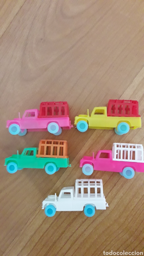Gummi- und PVC-Figuren: 5 COCHES DE PL&Aacute;STICO ESTILO A&Ntilde;OS 70
