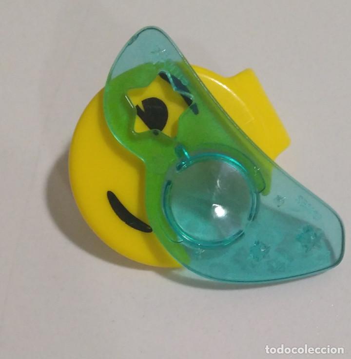Figuras de Goma Kinder: kinder emojoy en musica music emoticono emoji mu&ntilde;eco musico lente