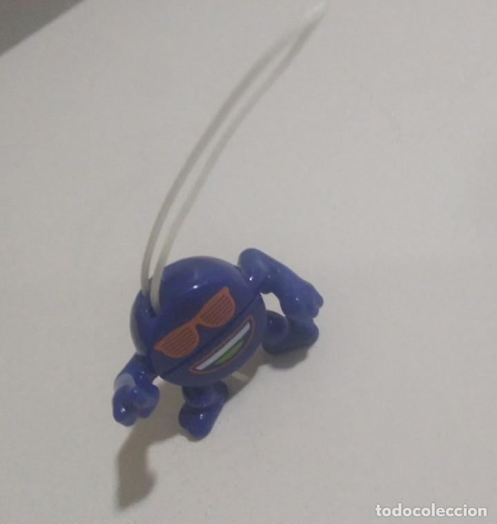Figuras de Goma Kinder: kinder emojoy en musica music emoticono emoji mu&ntilde;eco musico colgante