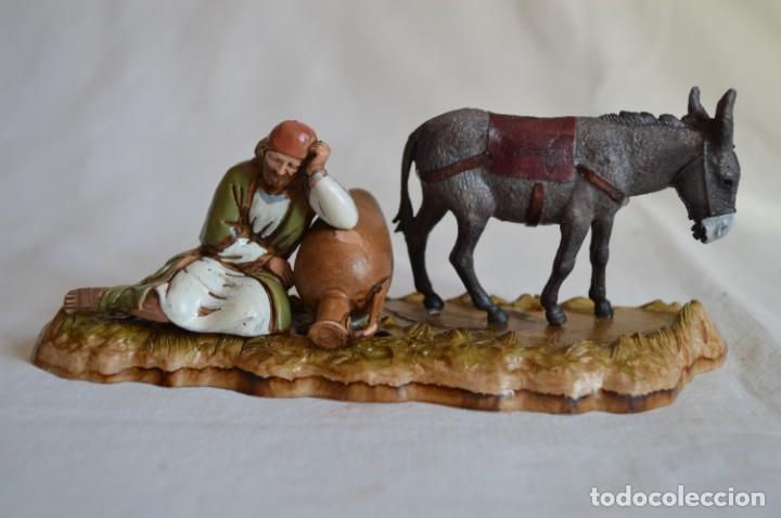 Rubber and PVC Figures: Hombre durmiendo junto a asno. Figuras para Bel&eacute;n. M. Landi. Moranduzzo. Italia. romanjuguetesymas.