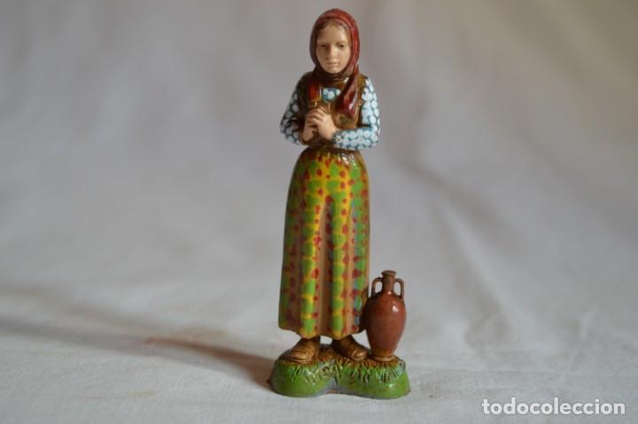 Figurines en Caoutchouc et PVC: Mujer con &aacute;nfora. Figuras para Bel&eacute;n. M. Landi. Moranduzzo. Italia. romanjuguetesymas.