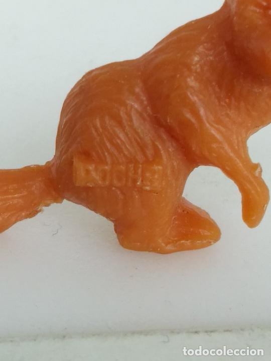 Figuras de goma y PVC: Ardilla tipo dunkin - Foto 2
