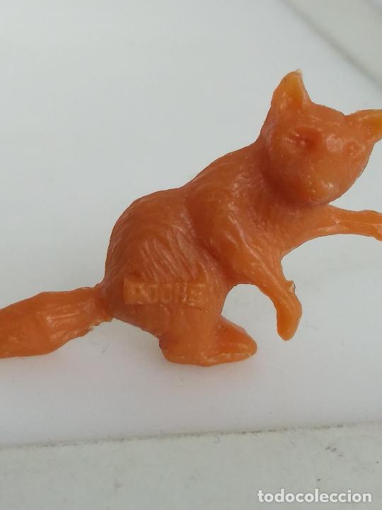 Figuras de goma y PVC: Ardilla tipo dunkin - Foto 1