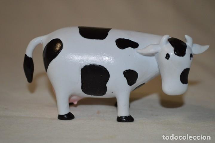 Figuras de Goma y PVC: Vaca. Fabricada en goma dura. Cromosoma 2003 Yolanda. romanjuguetesymas.