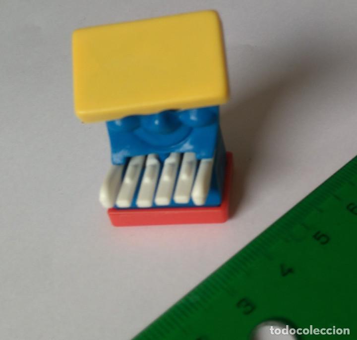 Kinder &Uuml;berraschung: kinder teclado personaje piano montable