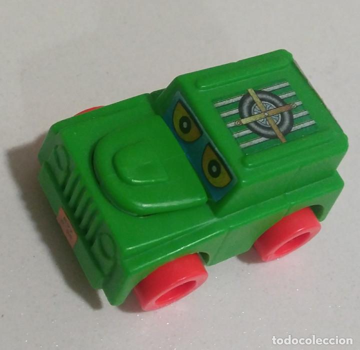 Kinder &Uuml;berraschung: coche kinder vehiculo miniatura cochecito animado mini escala verde