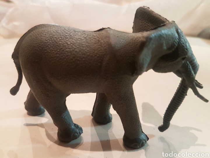 Figuras de goma y PVC: Elefante de pl&aacute;stico duro 6 cm alto - Foto 2