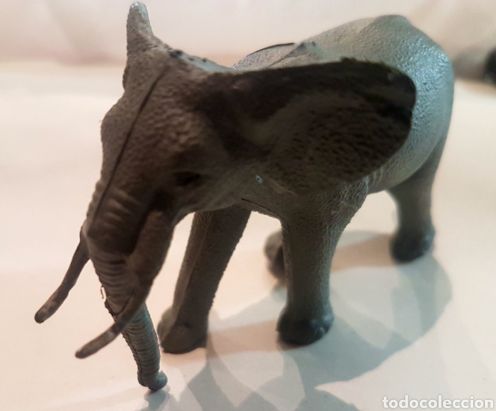 Figuras de goma y PVC: Elefante de pl&aacute;stico duro 6 cm alto - Foto 1
