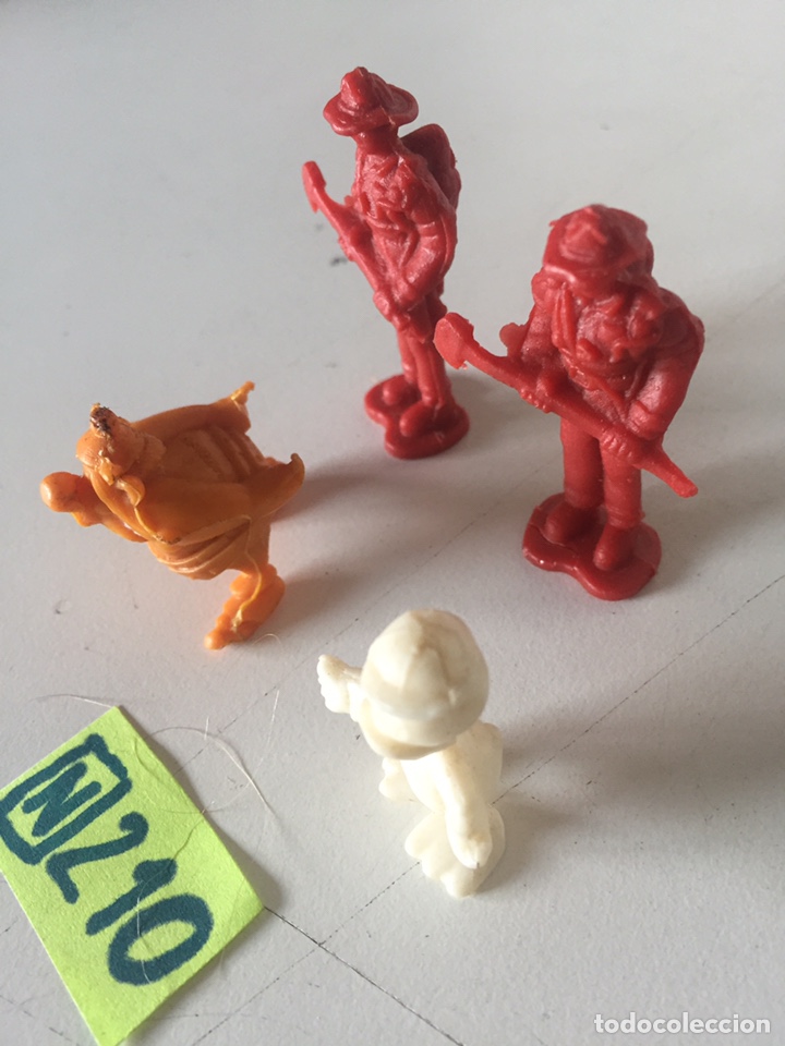 Figuras de goma y PVC: Lote de figuras tipo dunkin - Foto 2