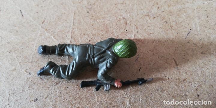 Figuras de goma y PVC: Soldado Britains? - Foto 1