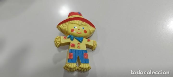 Figuras de goma y PVC: ANTIGUO BROCHE DE AVON JABONES ESPANTAPAJAROS MU&Ntilde;ECO