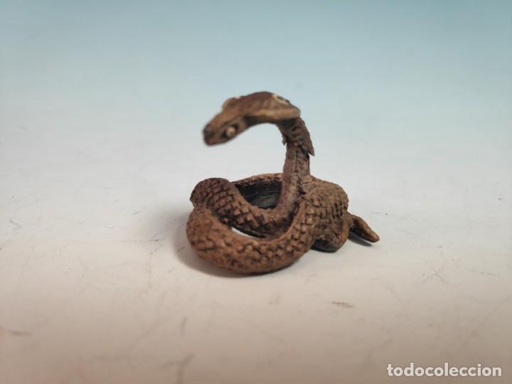 Figuras de goma y PVC: Cobra india Elastolin 1950 - Foto 1