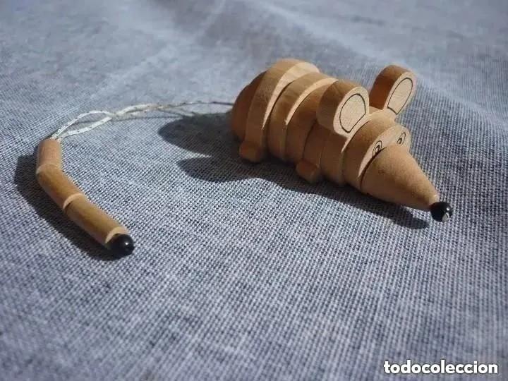 Figuras de goma Kinder: FIGURA KINDER RAT&Oacute;N DE MADERA - Foto 1