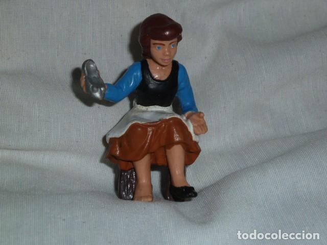Figuras de goma y PVC: Cenicienta Disney pvc - Foto 3