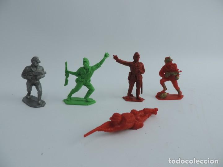 Figuras de Goma y PVC: 2 GUERREROS VIKINGOS, VIKINGO FABRICADO EN PL&Aacute;STICO, PIPERO, ORIGINAL A&Ntilde;OS 60.