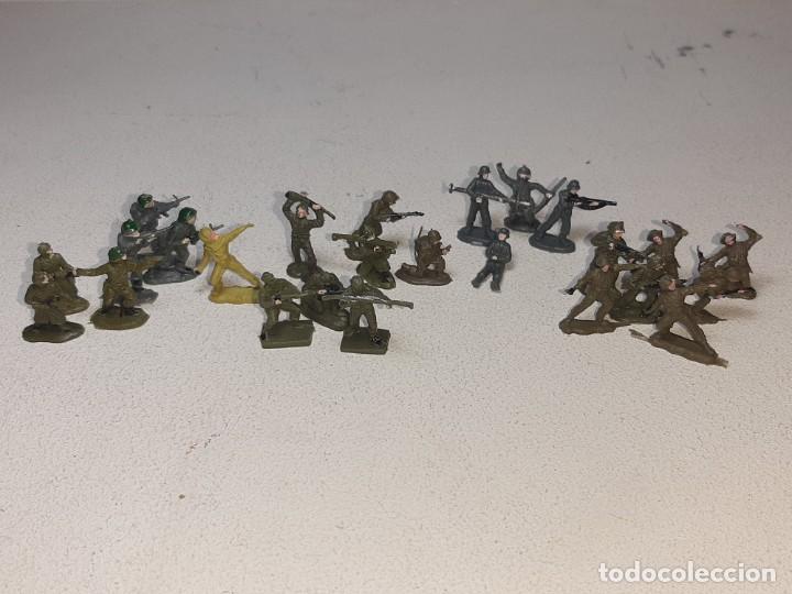 Figuras de Goma y PVC: EKO : ANTIGUO LOTE DE 25 SOLDADOS ALEMANES , RUSOS , AMERICANOS A&Ntilde;OS 70 HO 1/87