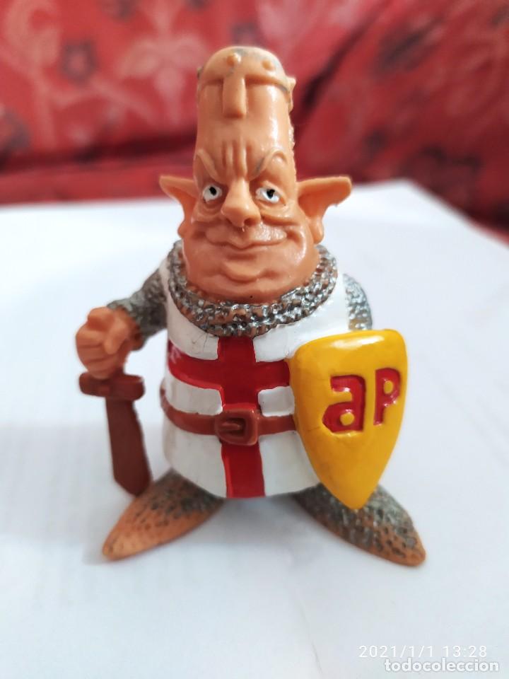 Figuras de goma y PVC: Figura moncli de gallego y rey - Foto 1