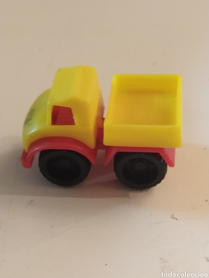 Figuras de goma y PVC: Figura coche sorpresa - Foto 1