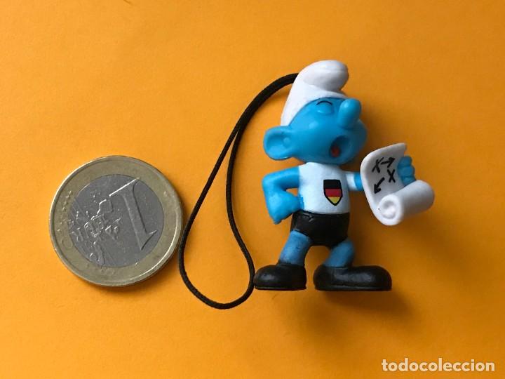 Figuras de Goma y PVC: PITUFO SMURF PEYO FUTBOL ALEMANIA MUNDIAL - COLGANTE MOVIL - FIGURA MU&Ntilde;ECO TIPO KINDER