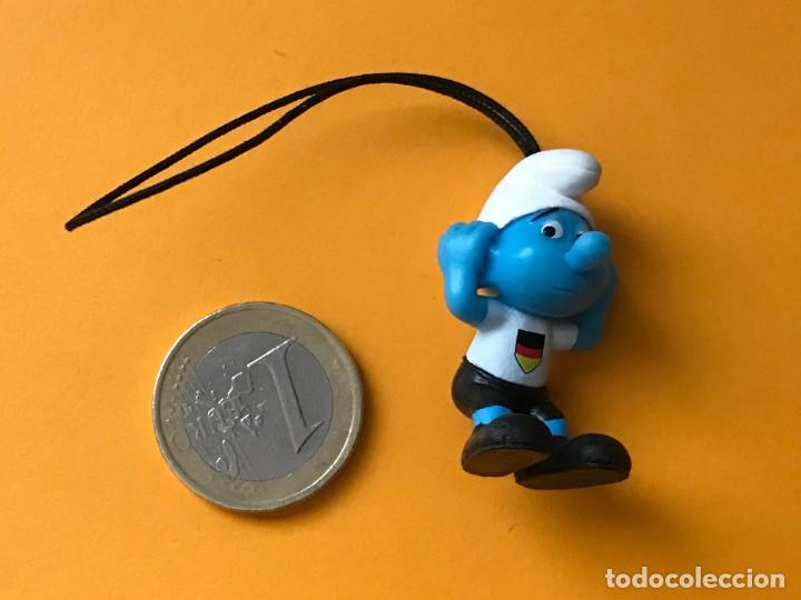 Figuras de Goma y PVC: PITUFO SMURF PEYO FUTBOL ALEMANIA MUNDIAL - COLGANTE MOVIL - FIGURA MU&Ntilde;ECO TIPO KINDER