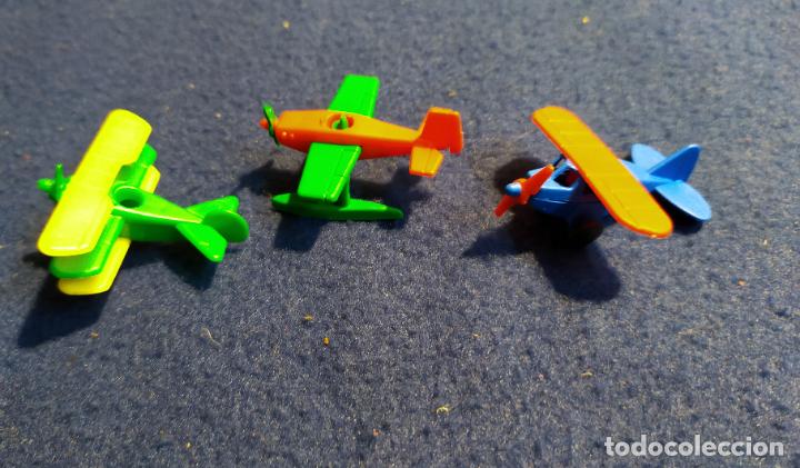Figuras de goma Kinder: lote variado de 3 aviones Kinder - Foto 2