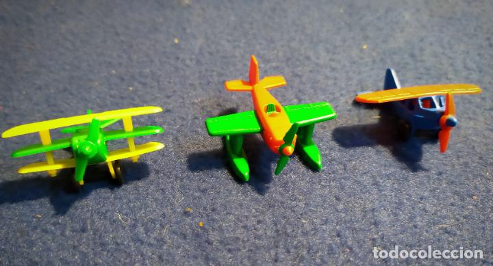 Figuras de goma Kinder: lote variado de 3 aviones Kinder - Foto 1
