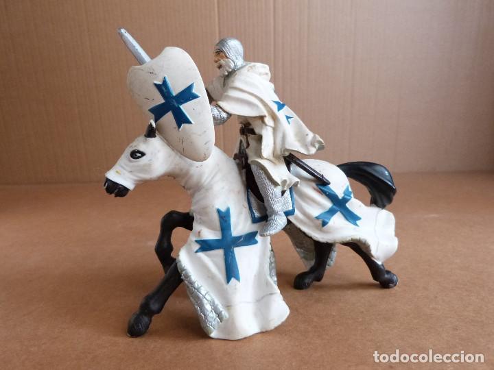 Rubber and PVC Figures: Figura caballero medieval hospitalario Orden de San Juan de Jerusalen - Firmado Papo 2005