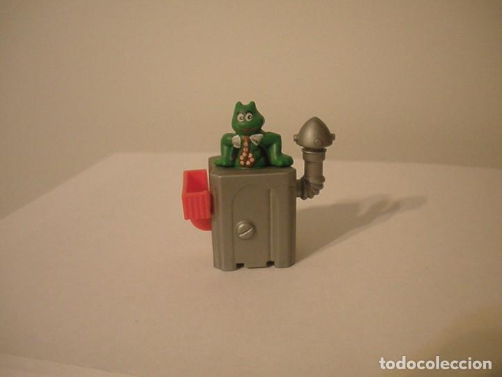 Kinder &Uuml;berraschung: KINDER - K02 n.13 - GUSANO EN SU CASA.