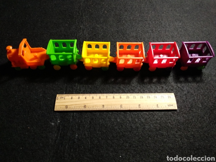 Figurines en Caoutchouc et PVC: Zomlings locomotora + 5 vagones