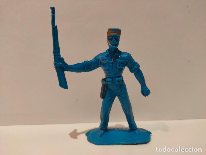 Figuras de goma y PVC: Comansi cubano Ref. 1027 - Foto 1