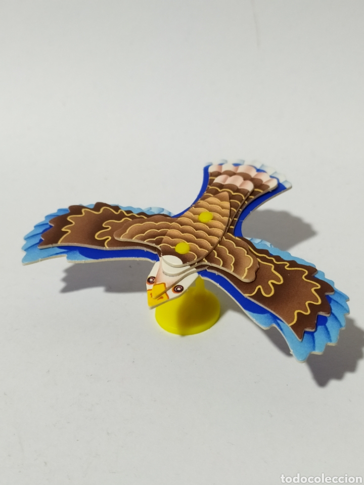 Kinder Figures: Figura PVC. Kinder. K02 N&deg;17.Aguila y Mariposa. Aguila..A&ntilde;o 2002.
