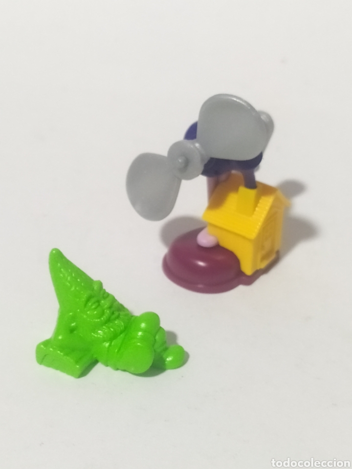 Kinder Figures: Figura PVC. Kinder. K99 n&deg;47. Enanos y casas divertidas. Enano y ventilador. A&ntilde;o 1999.