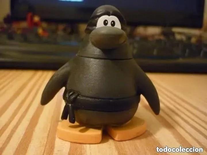 figura club penguin - disney - jakks - Buy Other rubber and PVC figures on  todocoleccion