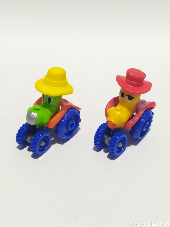 Kinder &Uuml;berraschung: Figura PVC. Kinder. K 00. N &deg;62 y 63. Tractores Girafa. Coleccion completa. A&ntilde;o 2000.